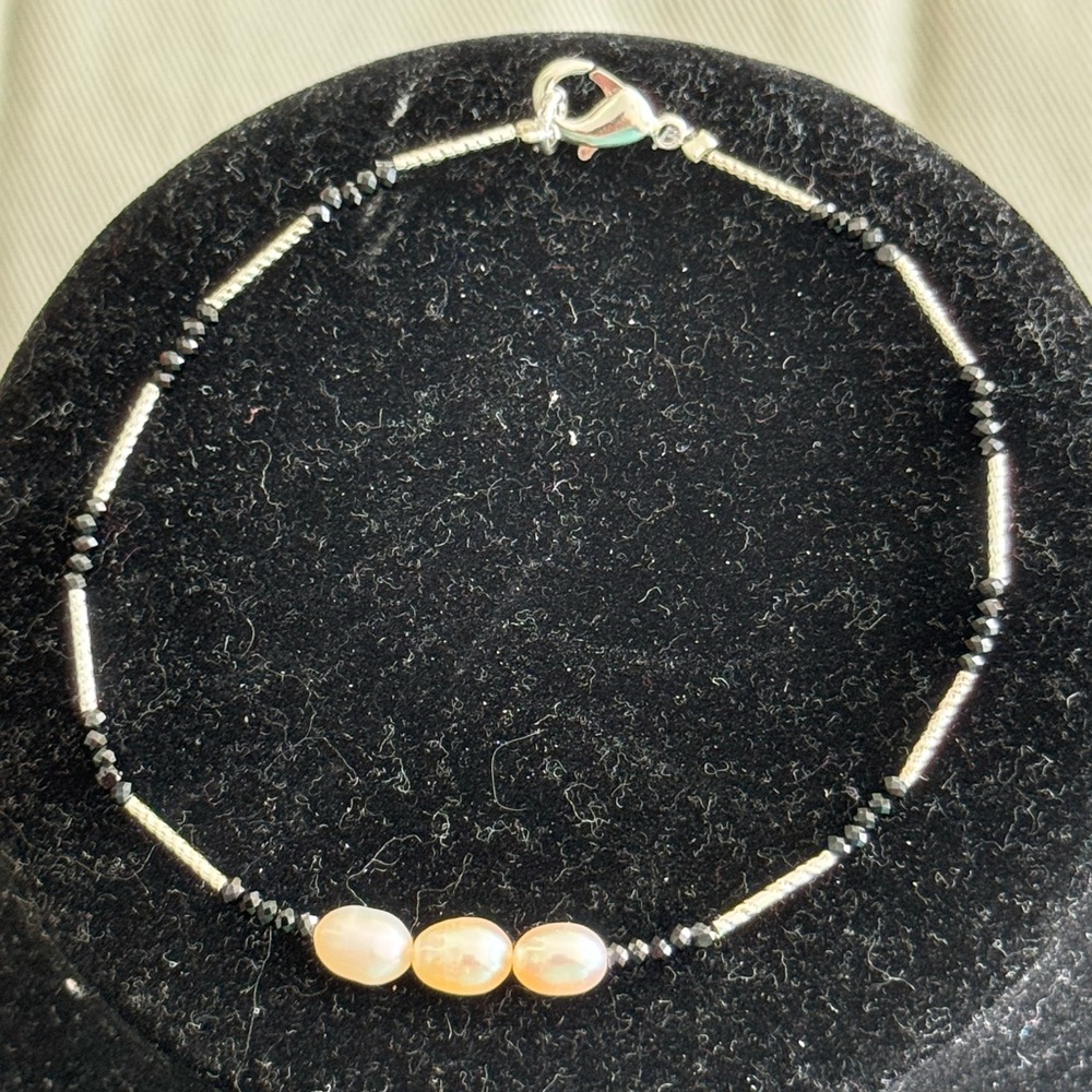 Elegant Black and Gold Beaded Bracelet